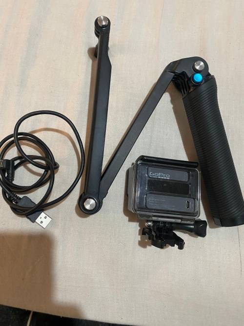 GOPRO HERO*CASING*USB CABLE*BRACKET*GOOD CONDITION